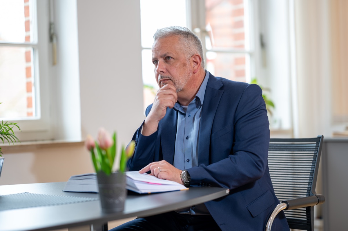 Jörg Saba in seinem Büro